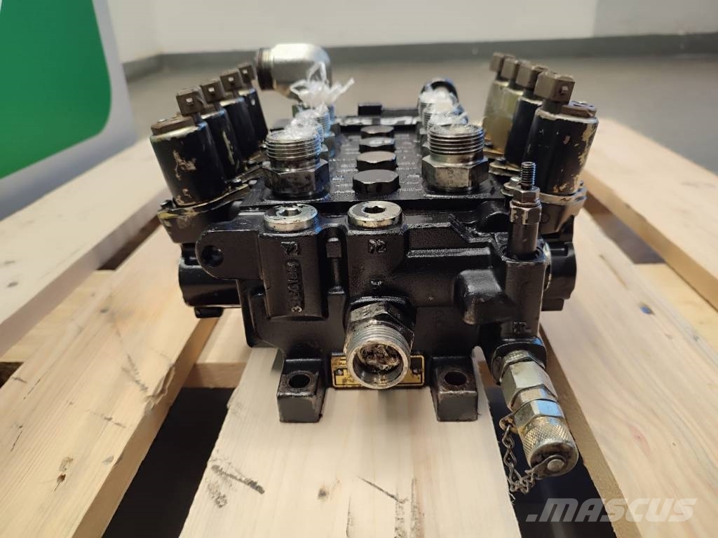 Distributor 20074311 Parker P70CF-04-BE03-012 JLG 液压