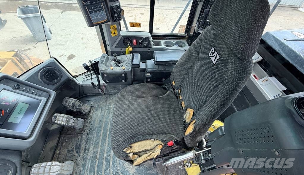 CAT 972 K Колесни товарачи