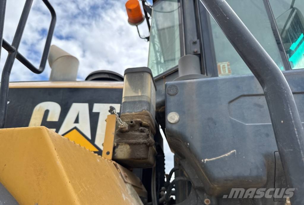 CAT 972 K Колесни товарачи