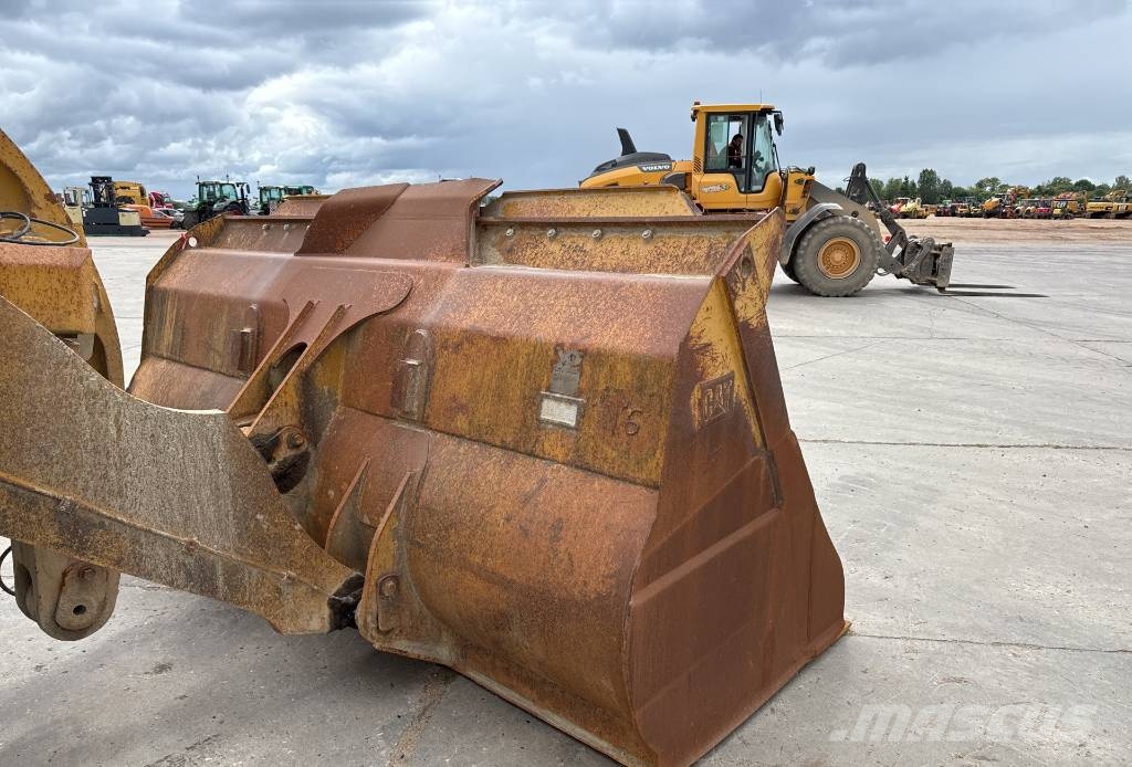 CAT 972 K Колесни товарачи