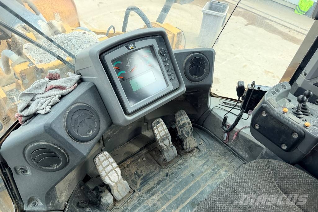 CAT 972 K Колесни товарачи