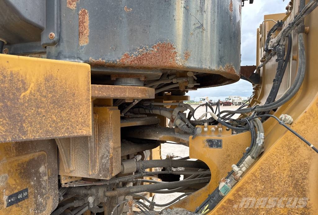 CAT 972 K Колесни товарачи