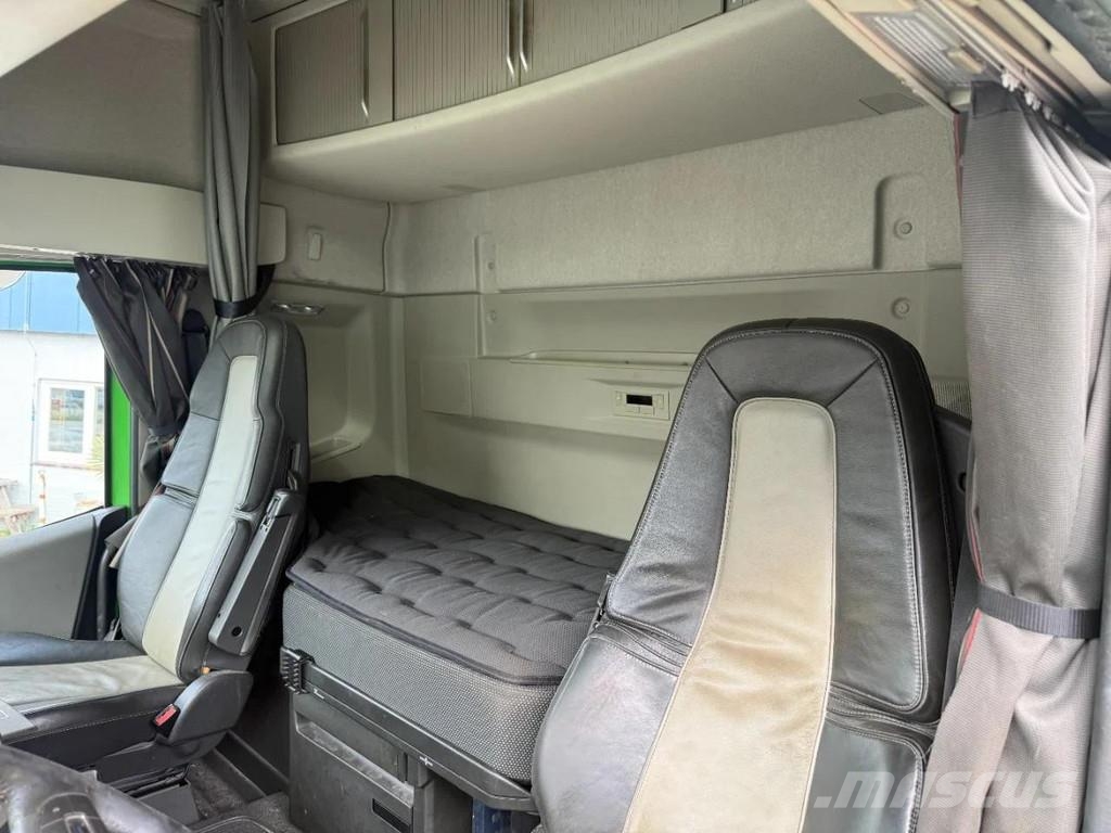 Volvo FH 16.550 8X2 EURO 6 + HIAB HOOKLIFT 20 TON شاحنات الرافعات الخطافية
