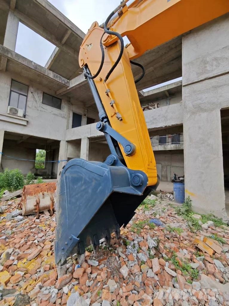 Hyundai Robex 520 VS حفارات زحافة