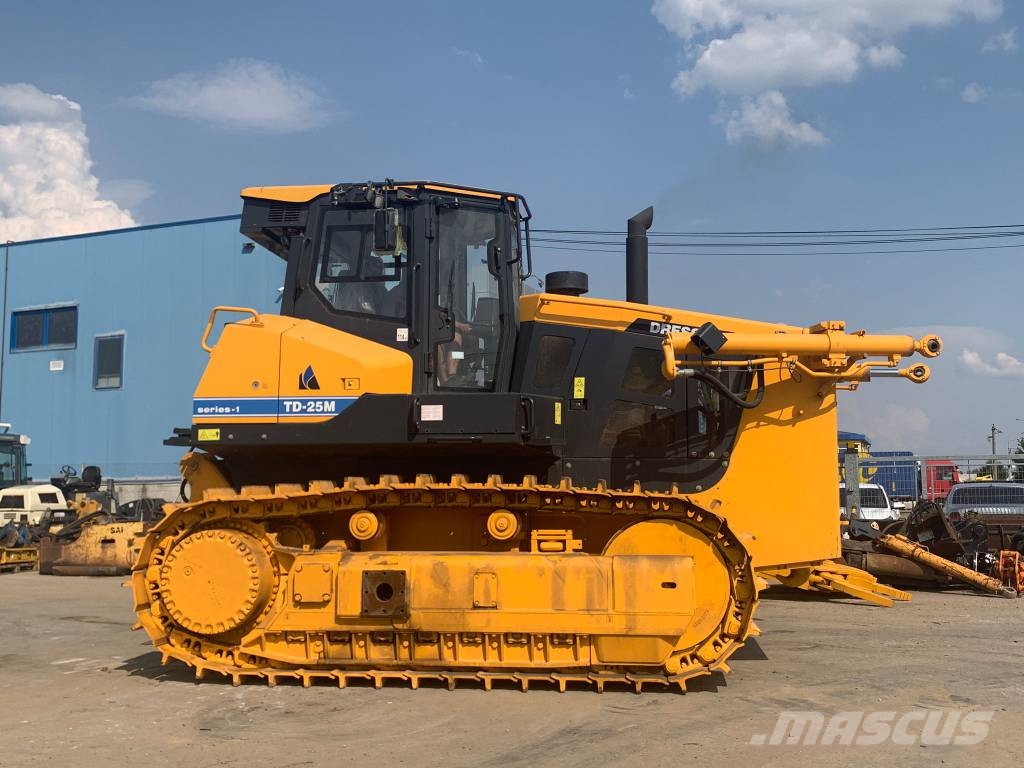 Dressta TD25M Crawler dozers