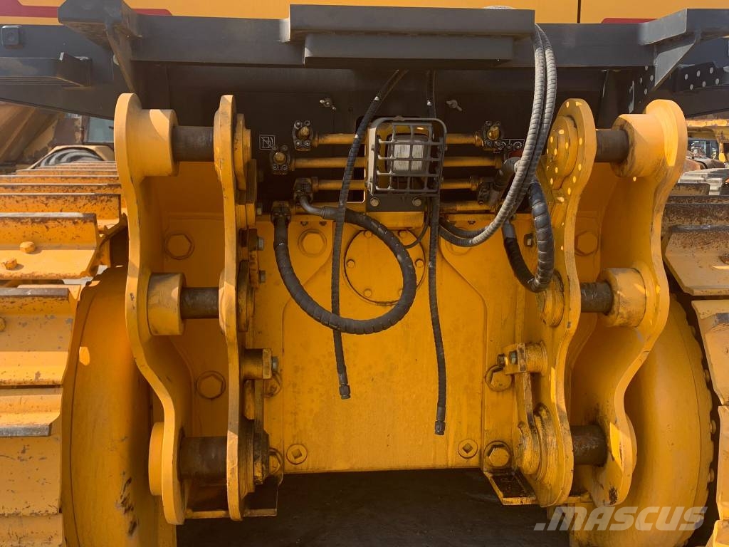 Dressta TD25M Crawler dozers