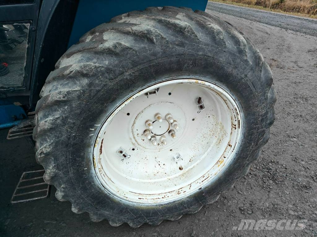 Ford County 1124 Tractores