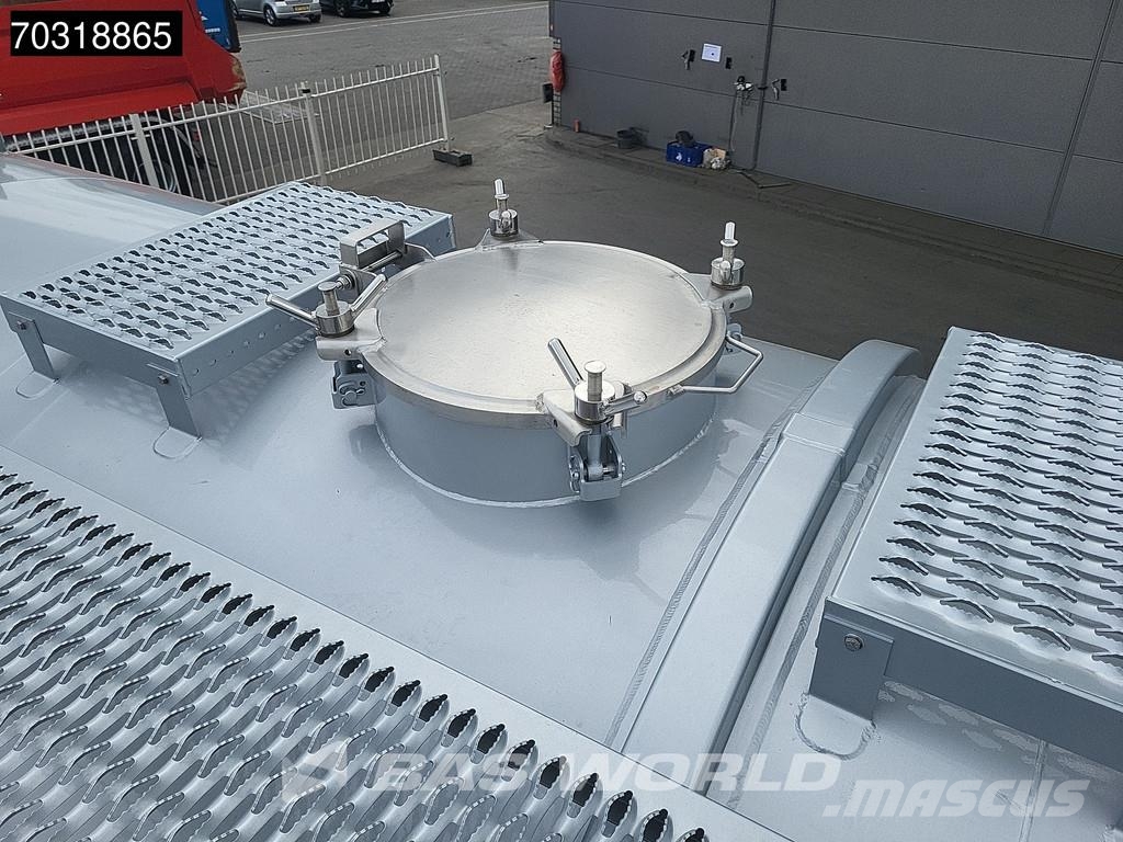 Kässbohrer STN 3 axles Gülle Waste Liftachse Semirimorchi cisterna