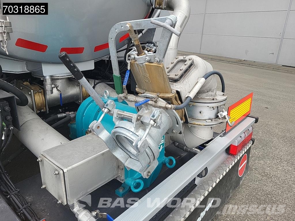 Kässbohrer STN 3 axles Gülle Waste Liftachse Semirimorchi cisterna