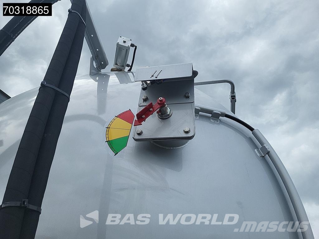 Kässbohrer STN 3 axles Gülle Waste Liftachse Semirimorchi cisterna