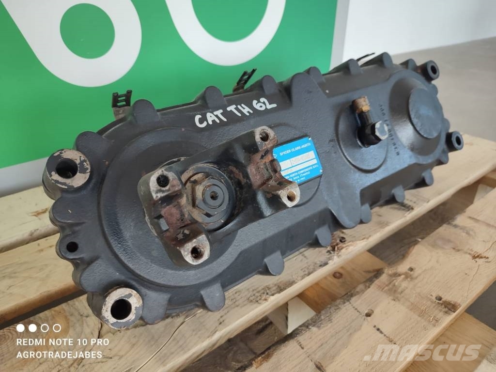 CAT Transmission transfer case DANA 306 79 CAT TH62 Transmissie