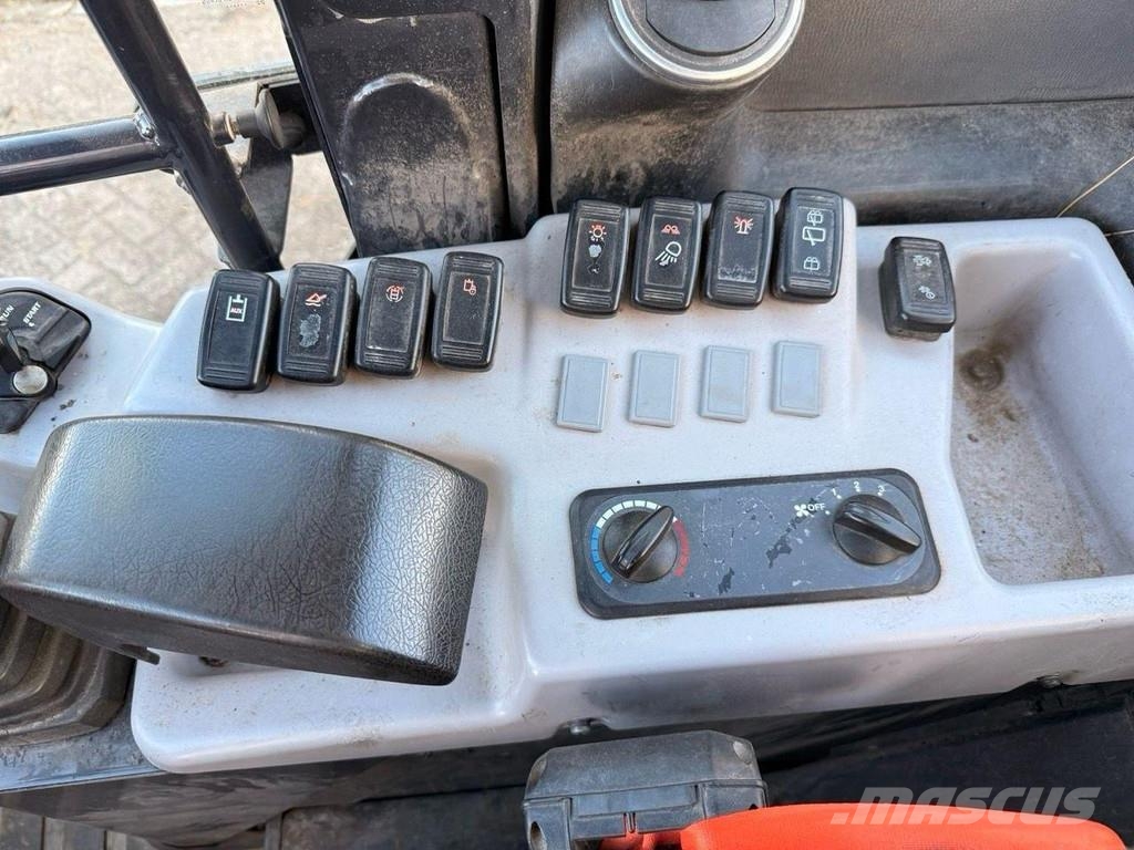 Kubota R 070 - 4x4 KNIKLADER - Mini-SHOVEL - RADLADER + V Utovarivači na točkove