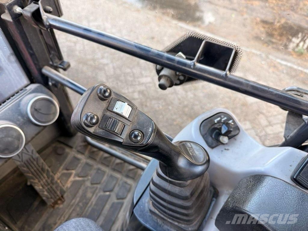 Kubota R 070 - 4x4 KNIKLADER - Mini-SHOVEL - RADLADER + V Utovarivači na točkove