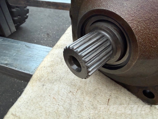 Liebherr L 576 hydraulic motor 11000536 Hidráulica