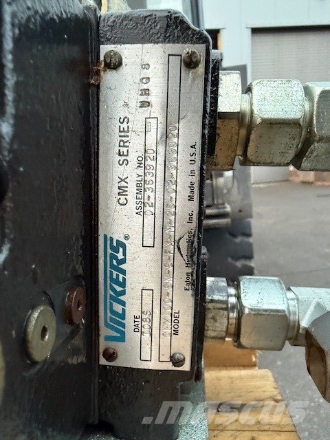 Liebherr L 576 hydraulic motor 11000536 Hidráulica