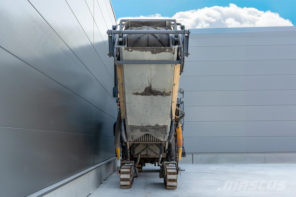 Wirtgen W 220 FI アスファルトコールドミリングマシーン