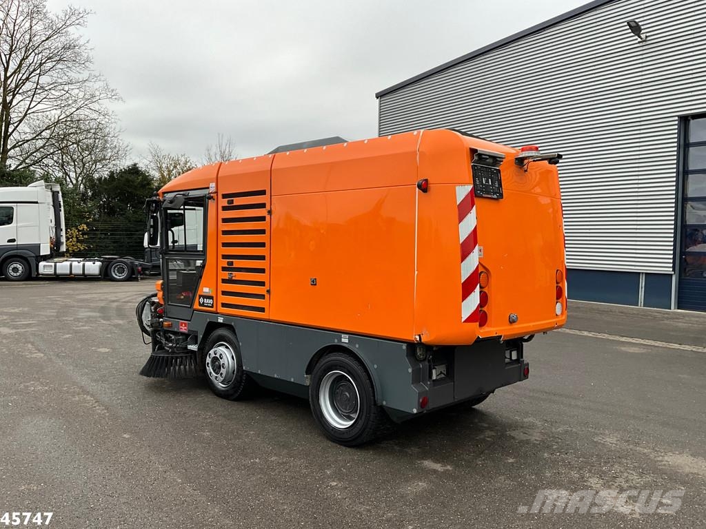 Ravo 580 with 3-rd brush Tänavapuhastusveokid