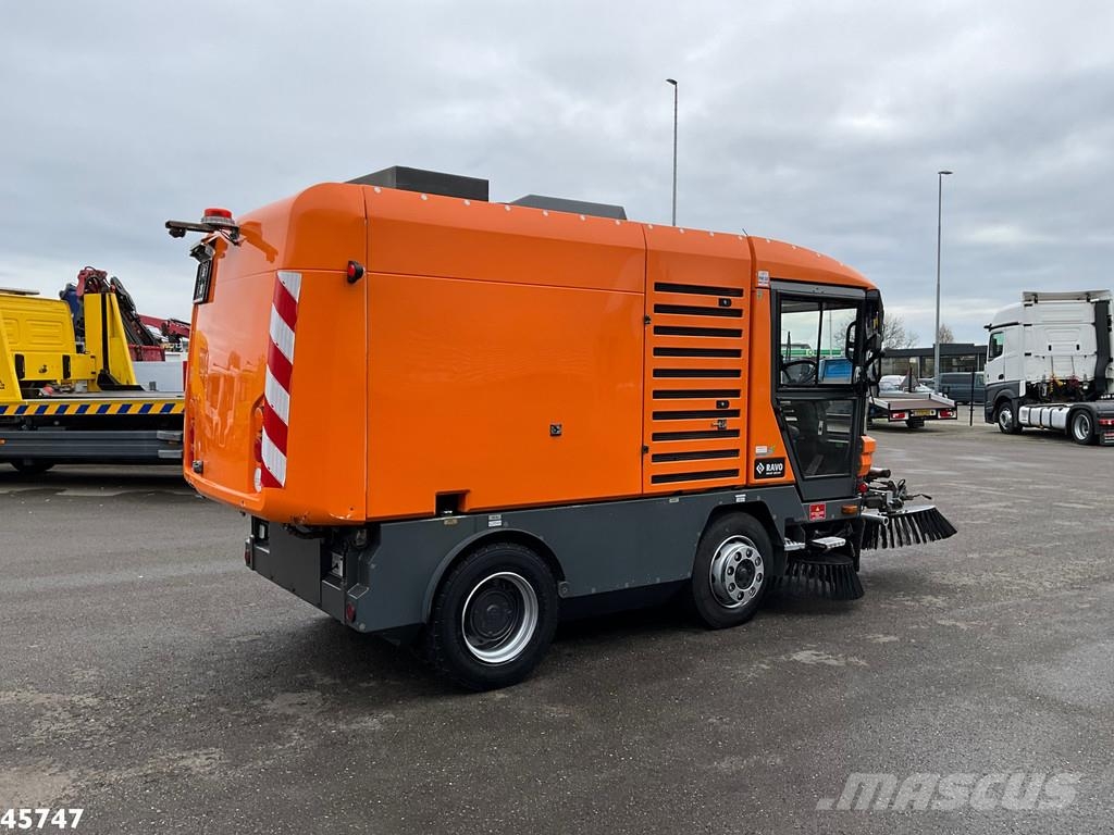 Ravo 580 with 3-rd brush Tänavapuhastusveokid