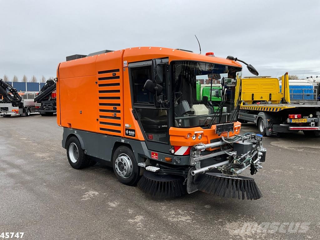 Ravo 580 with 3-rd brush Tänavapuhastusveokid