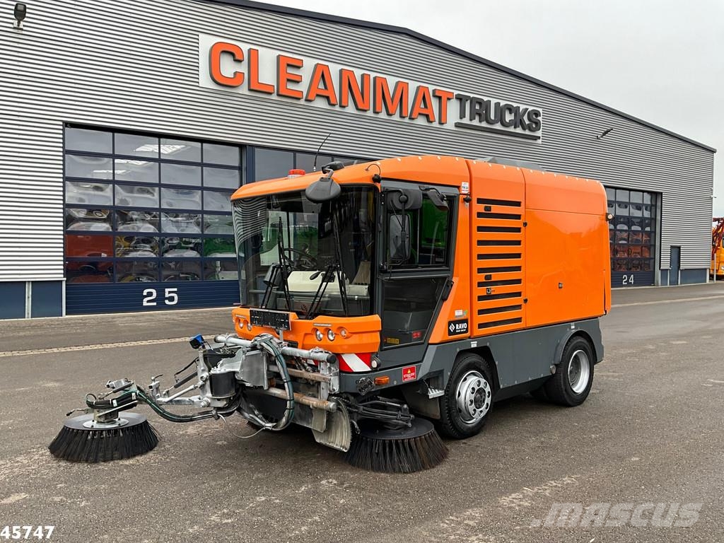 Ravo 580 with 3-rd brush Tänavapuhastusveokid