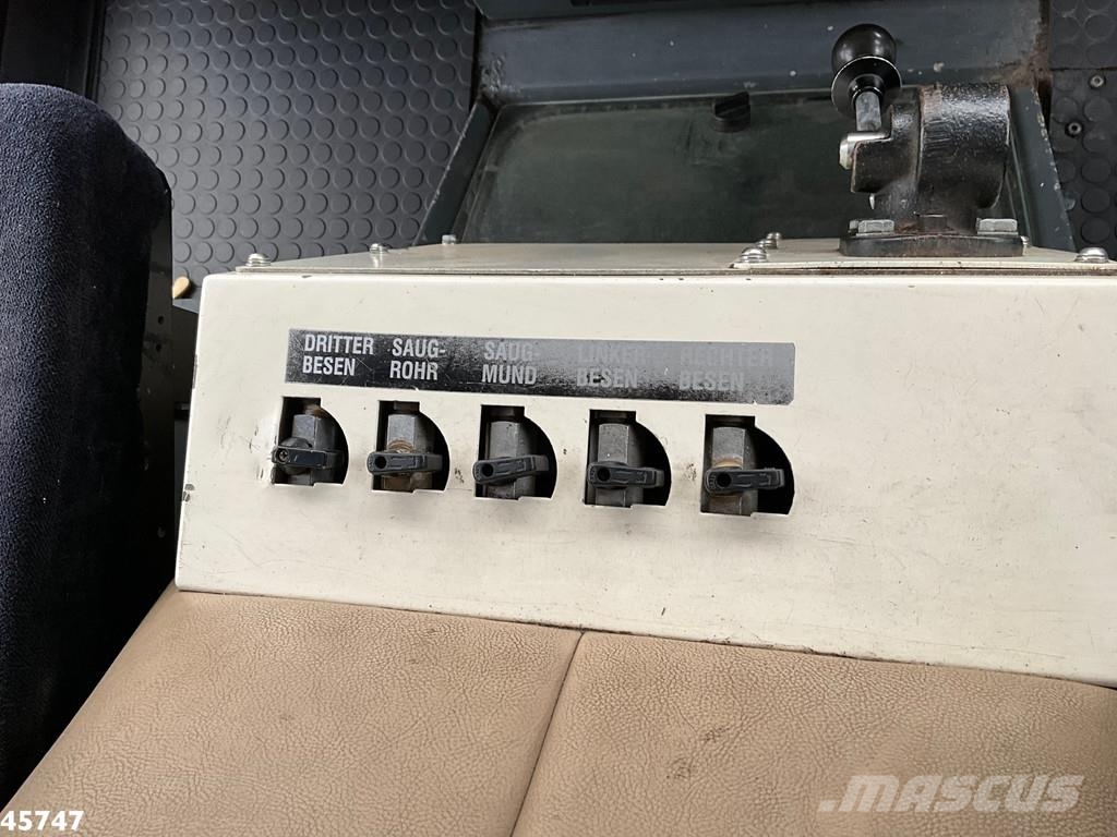 Ravo 580 with 3-rd brush Tänavapuhastusveokid