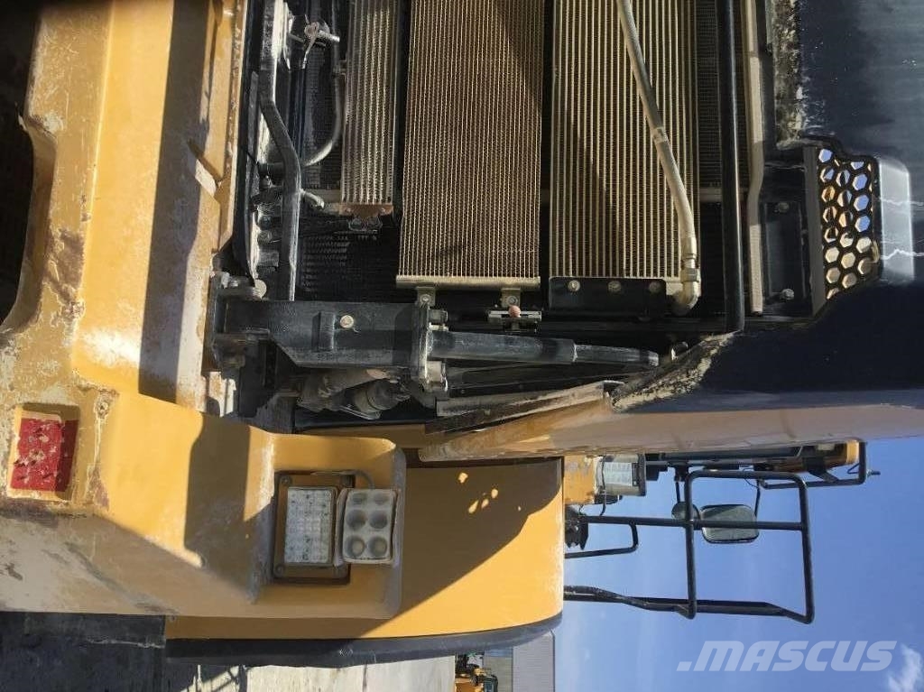 CAT 972 K Gumikerekes homlokrakodók