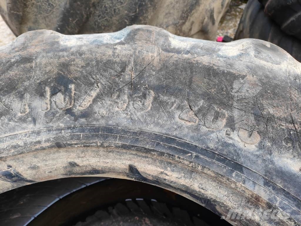 Nokian 710/45-26.5 Renkaat ja vanteet