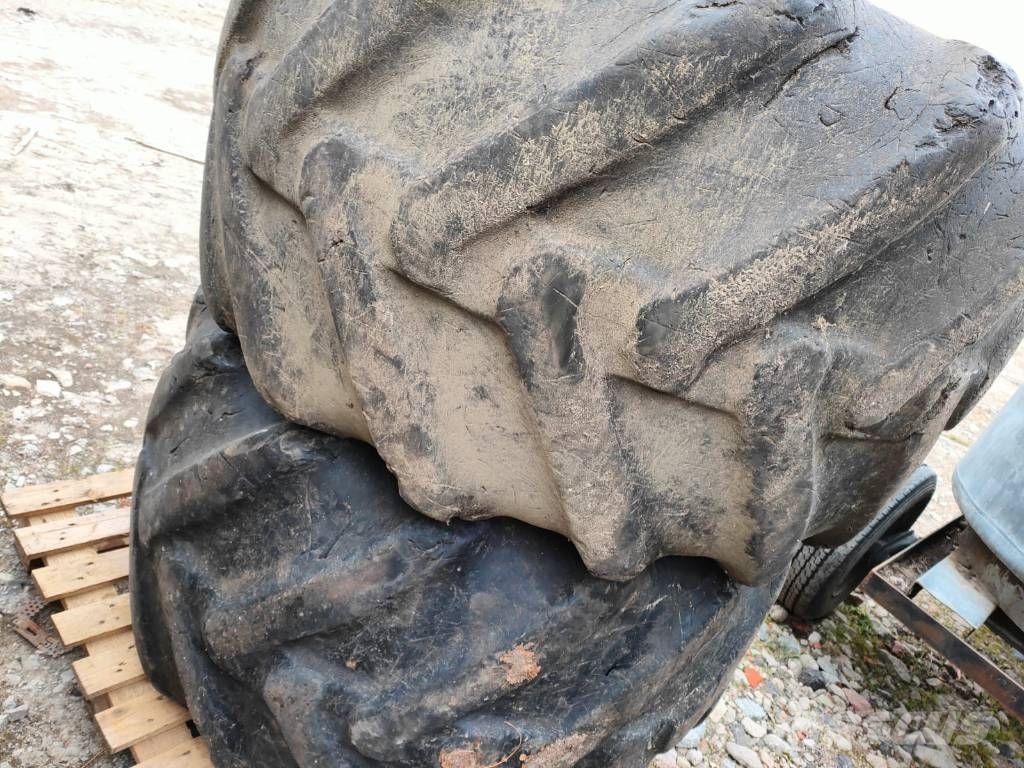 Nokian 710/45-26.5 Renkaat ja vanteet