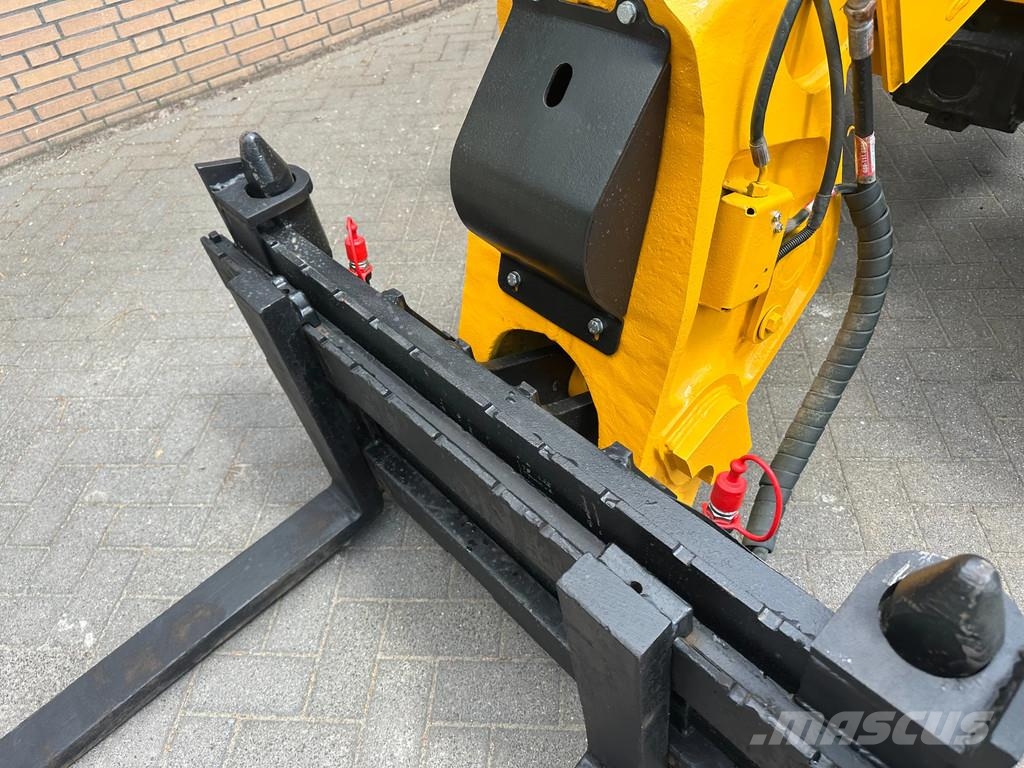 JCB TM220 SV A رافعة تلسكوبية
