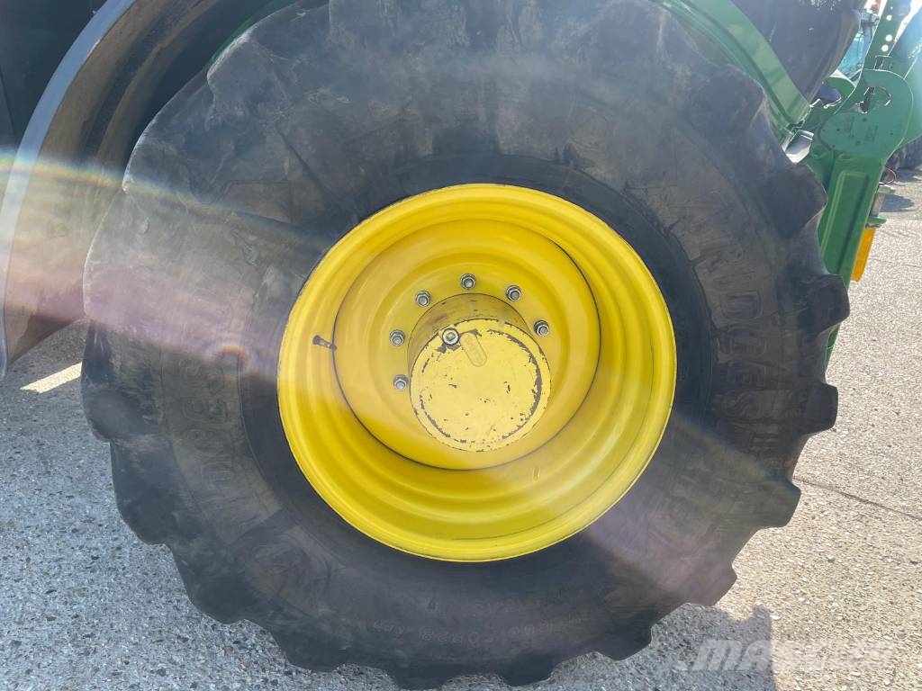 John Deere 6R 215 Трактори