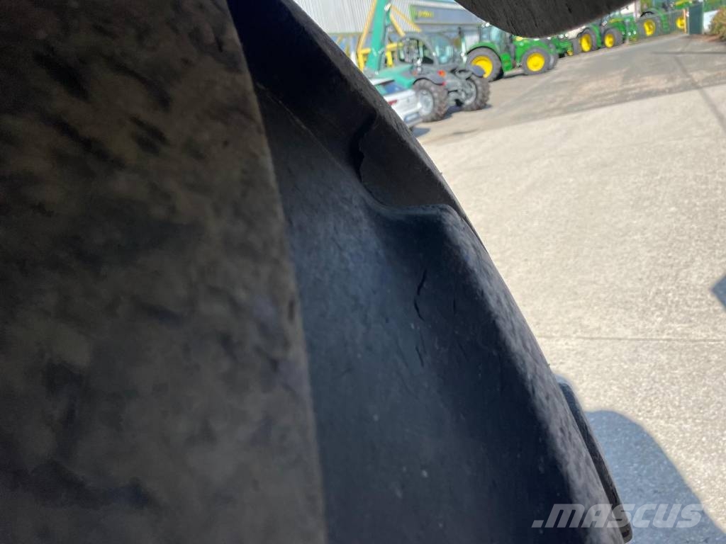 John Deere 6R 215 Трактори