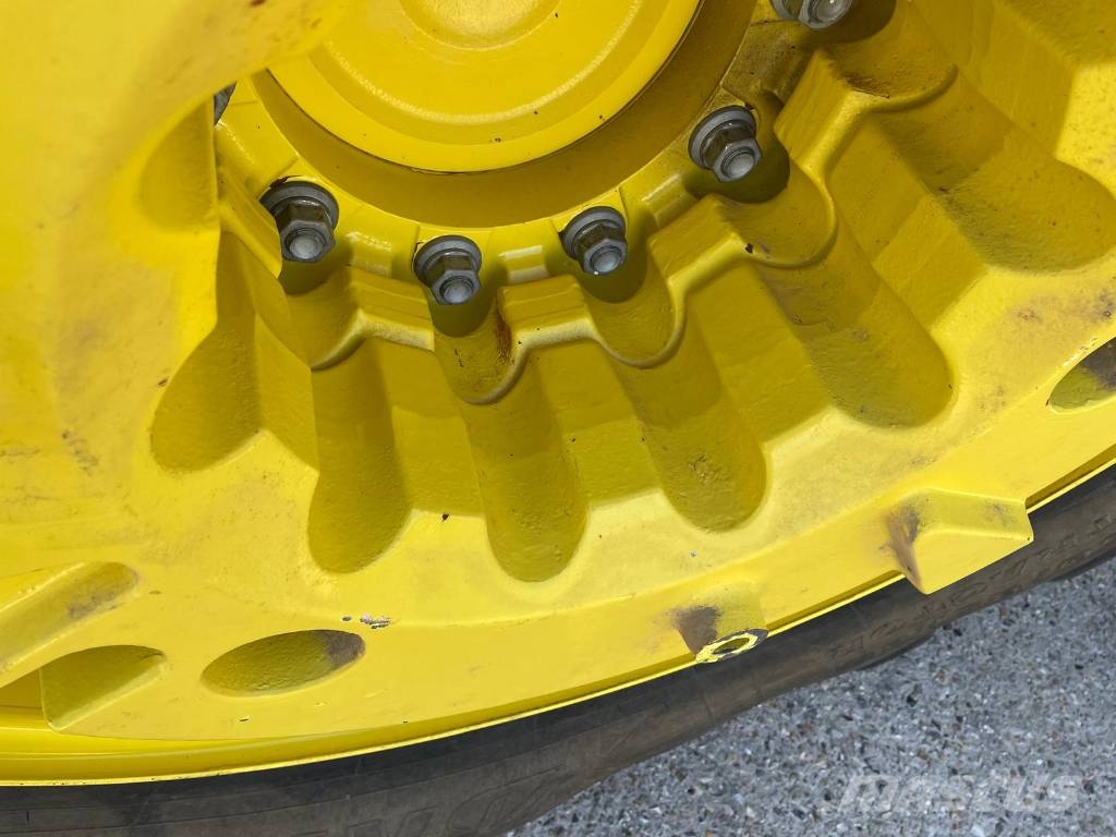 John Deere 6R 215 Трактори