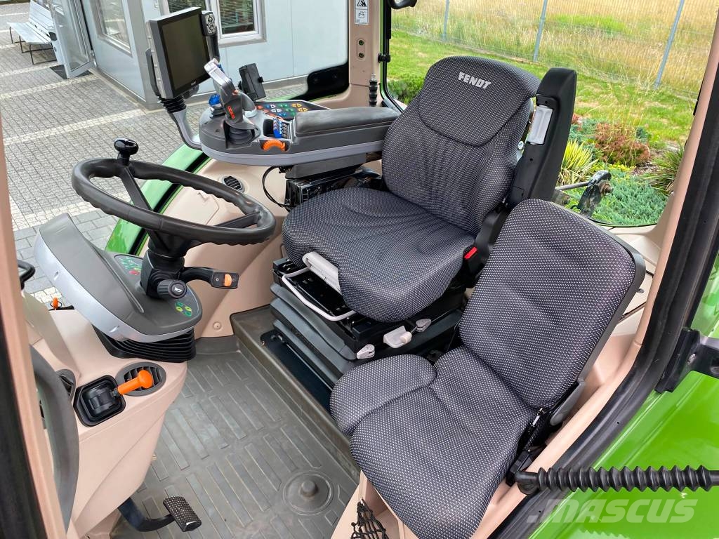 Fendt 718 Vario S4 Profi Plus الجرارات