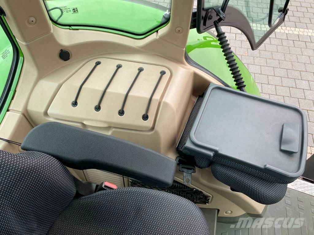 Fendt 718 Vario S4 Profi Plus الجرارات
