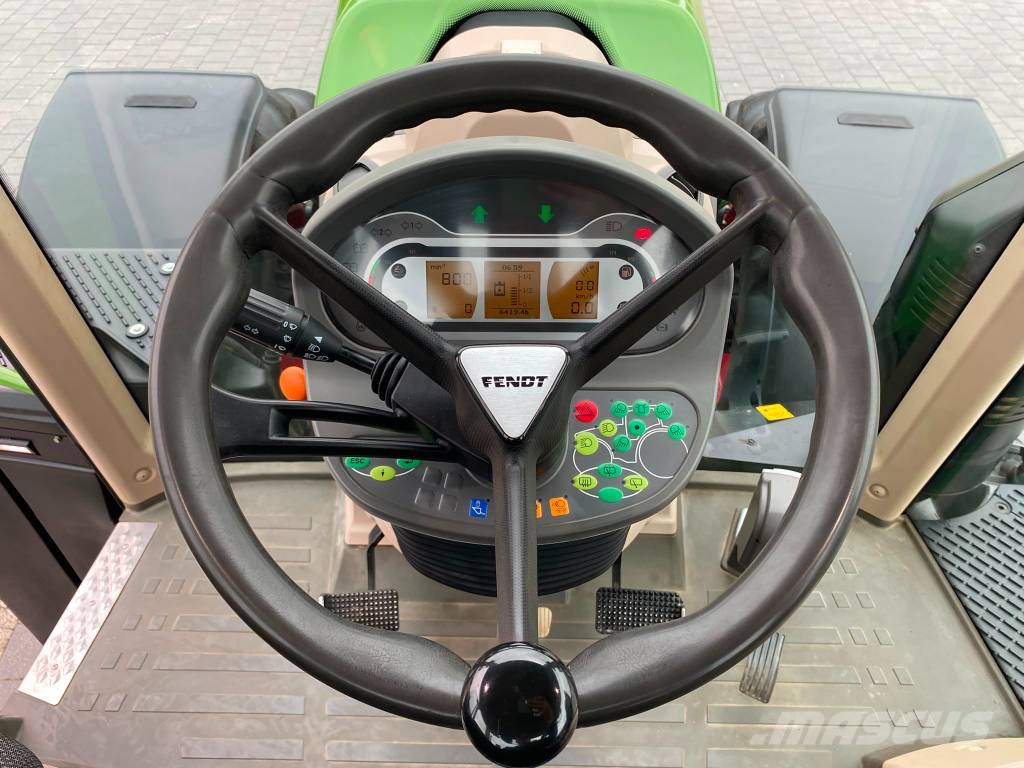 Fendt 718 Vario S4 Profi Plus الجرارات