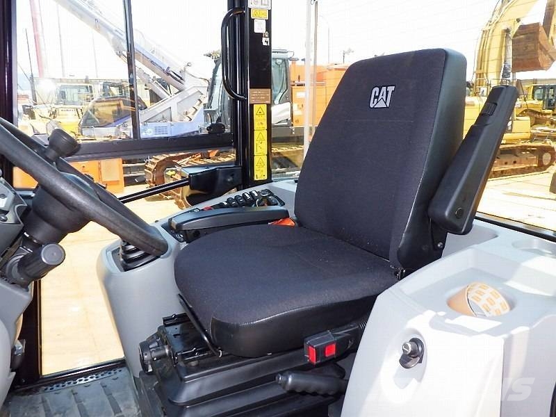 CAT 910M 輪胎式裝載機