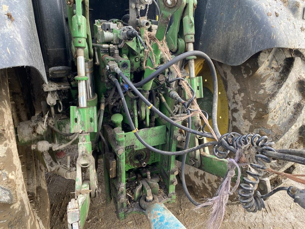 John Deere 6130R Traktori