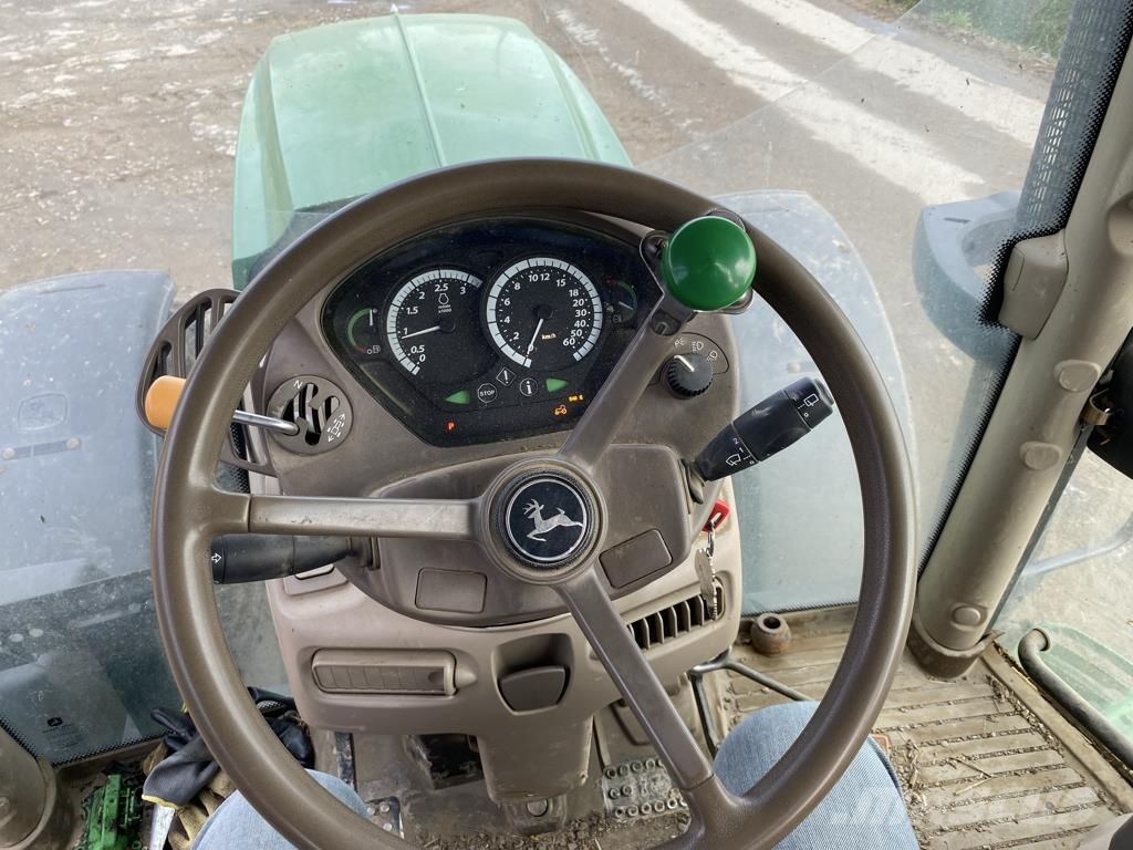 John Deere 6130R Traktori