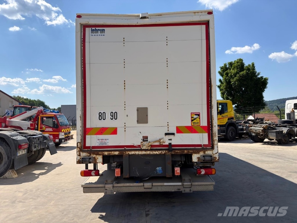 Renault D 210 *ACCIDENTE*DAMAGED*UNFALL* Camiones caja cerrada