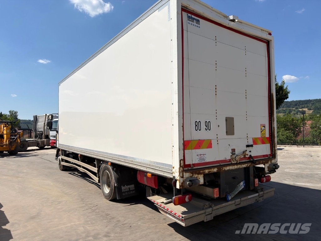 Renault D 210 *ACCIDENTE*DAMAGED*UNFALL* Camiones caja cerrada