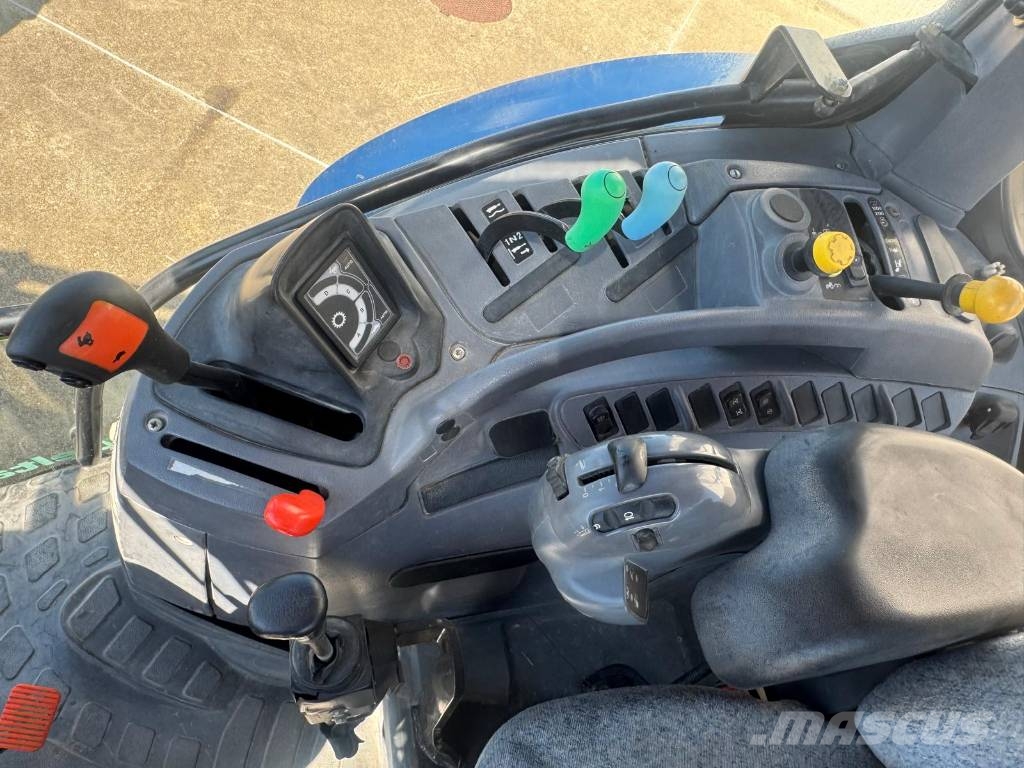 New Holland T6010 CON PALA LEON Tractoren