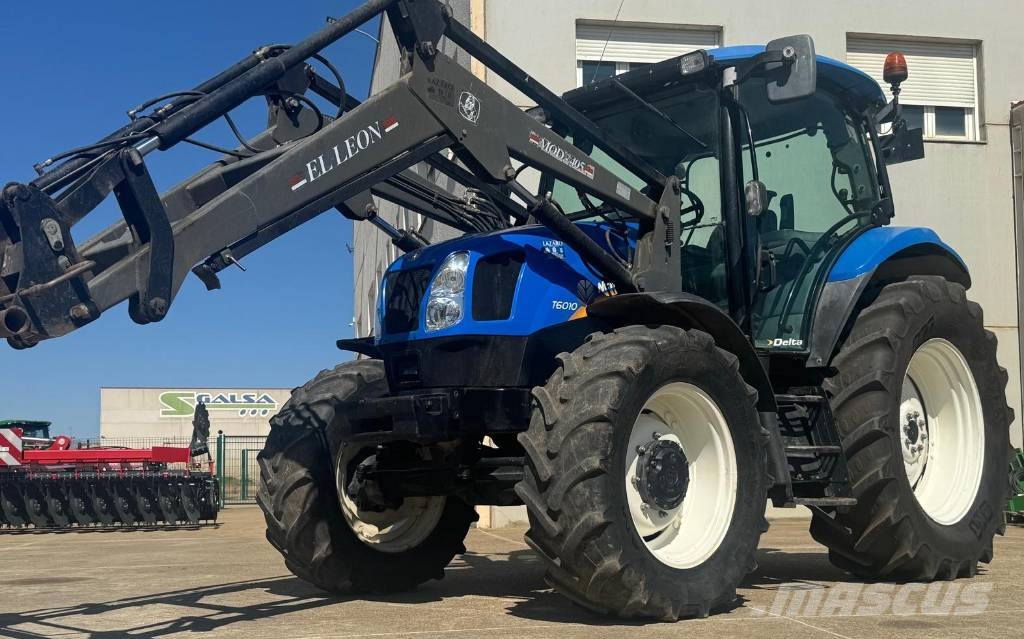 New Holland T6010 CON PALA LEON Tractoren