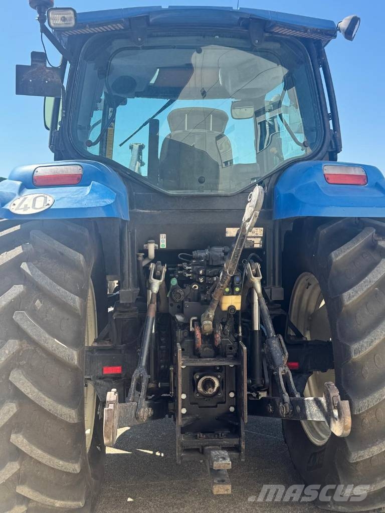 New Holland T6010 CON PALA LEON Tractoren
