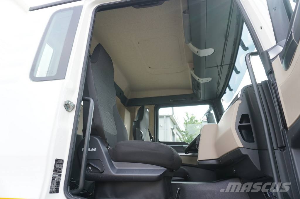 MAN TGS 26.420 6x4 / Fassi F215A.2.24 / remote control شاحنات مسطحة/مفصلية الجوانب