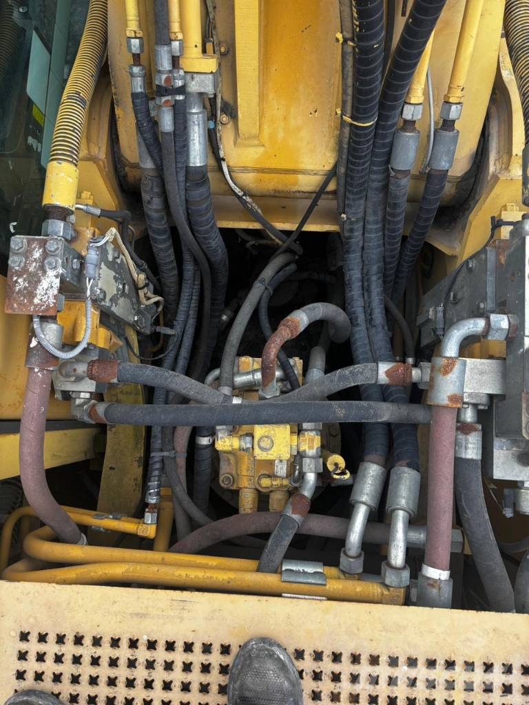 CAT 318 C L Koparki gąsienicowe