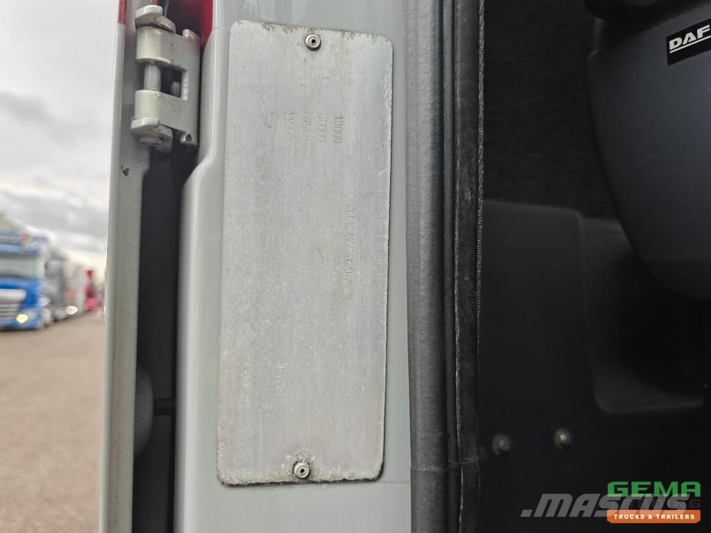 DAF XF95.430 FT 4x2 SpaceCab Euro2 - Manual Transmissi وحدات الجر