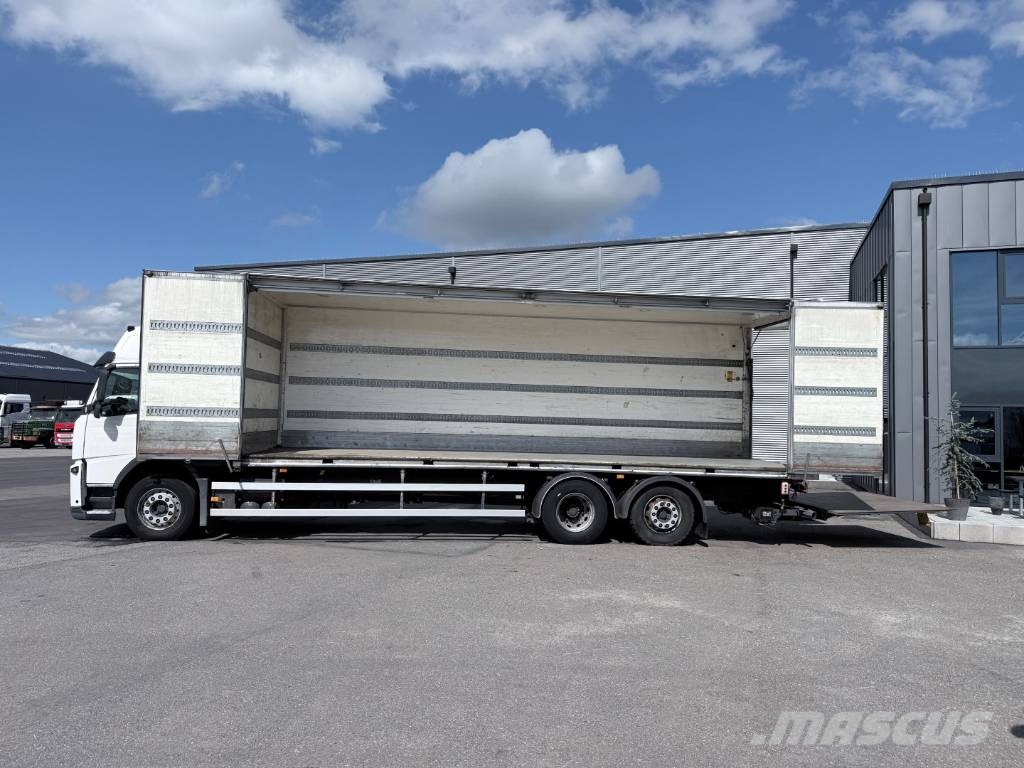 Volvo FM 330 6x2*4 Side opening 8.7 m Camiones con caja de remolque