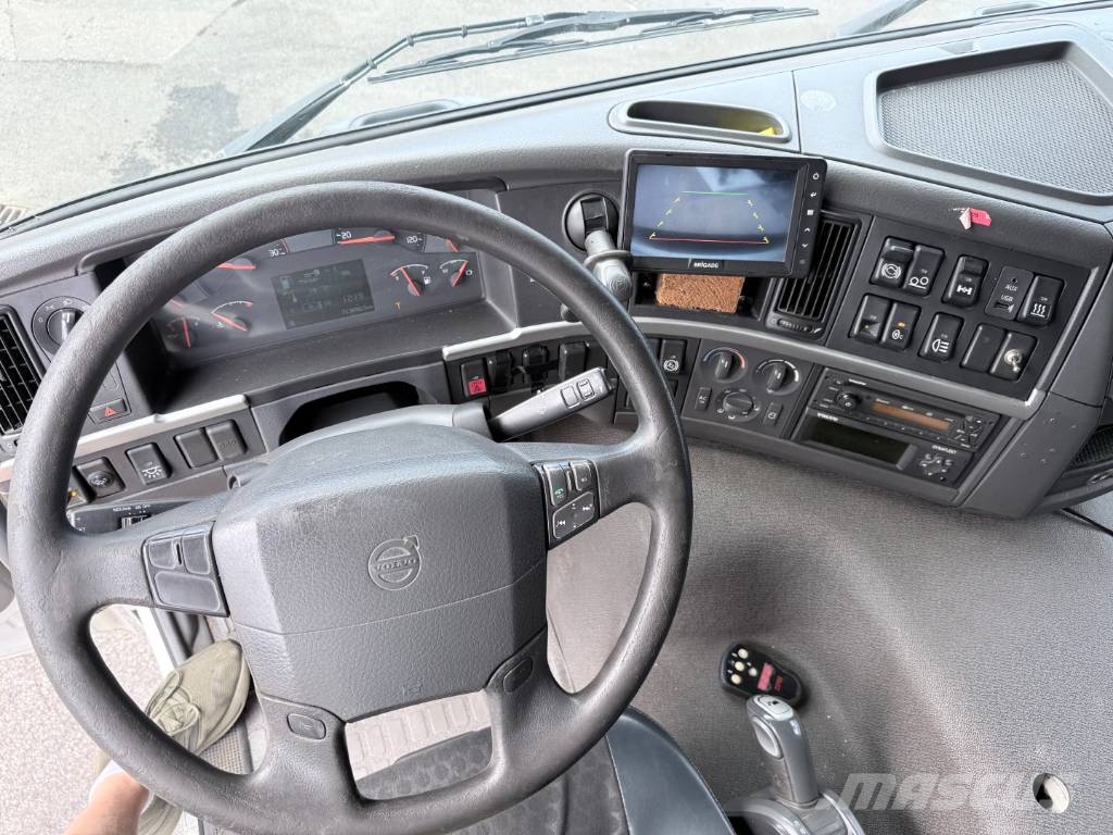 Volvo FM 330 6x2*4 Side opening 8.7 m Camiones con caja de remolque