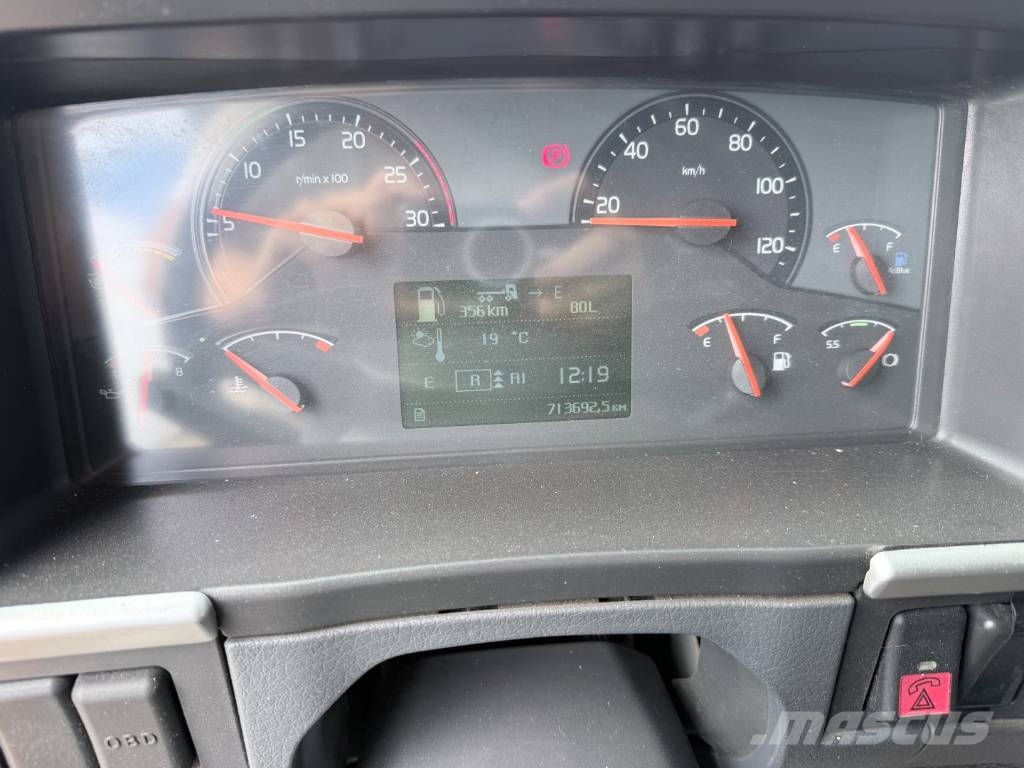 Volvo FM 330 6x2*4 Side opening 8.7 m Camiones con caja de remolque