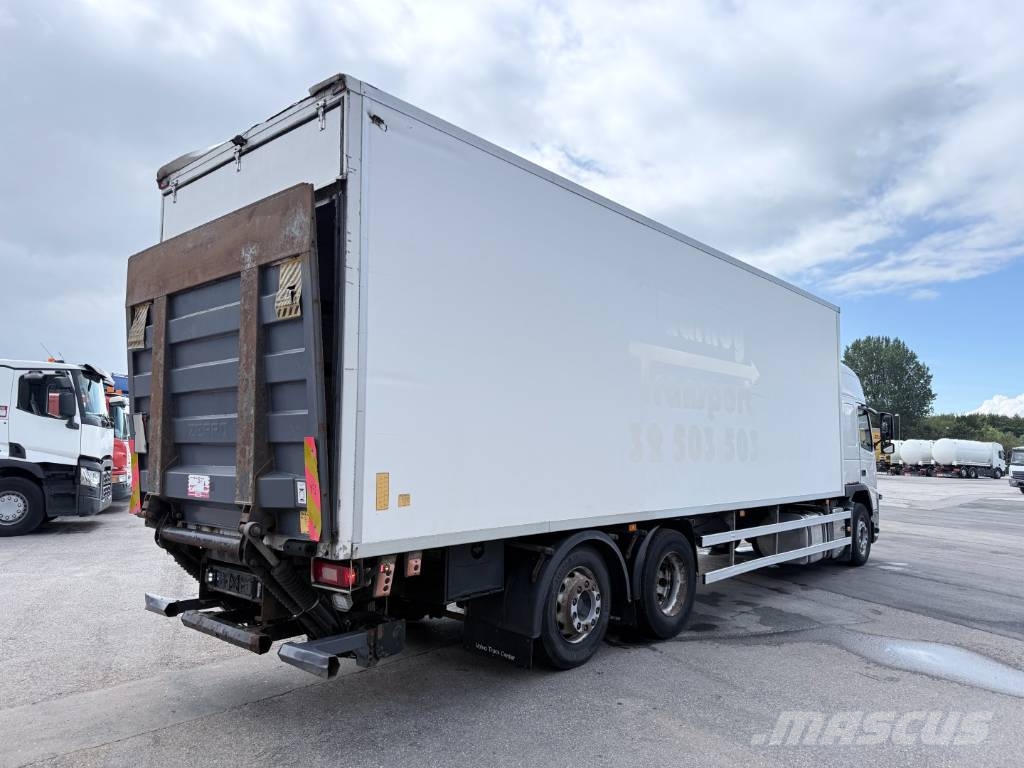 Volvo FM 330 6x2*4 Side opening 8.7 m Camiones con caja de remolque